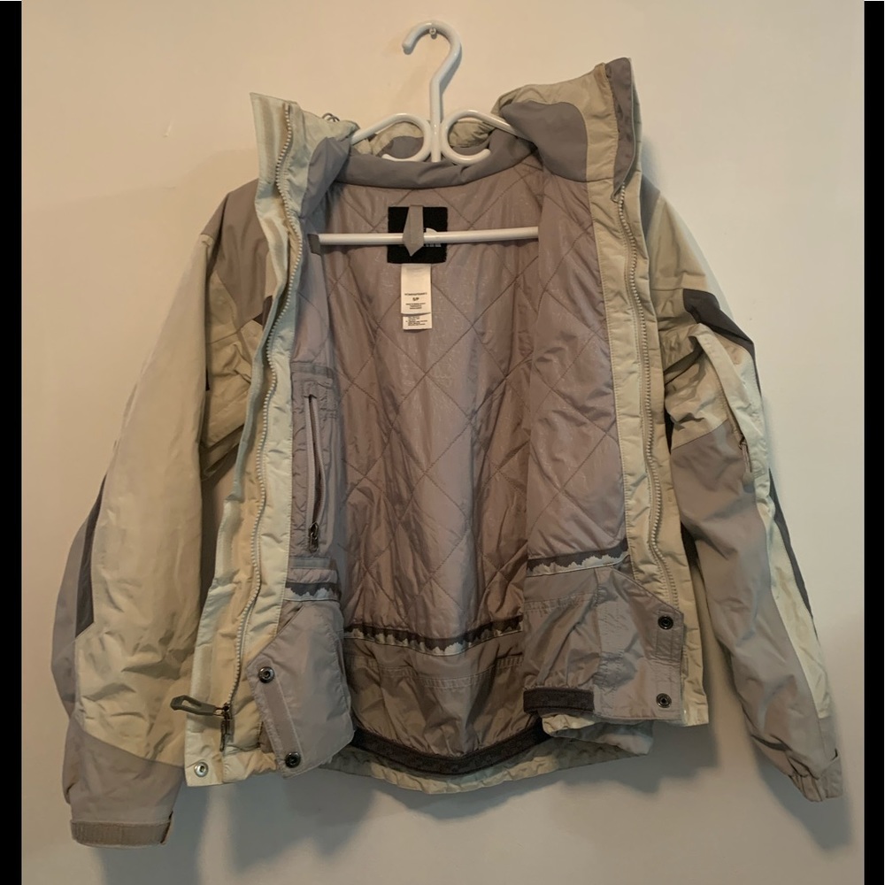 NorthFace Fall/Spring Jacket Beige colour - Picture 3 of 12